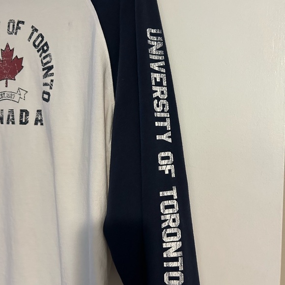 University of Toronto long sleeve by Varsity clothing brand - Picture 5 of 5